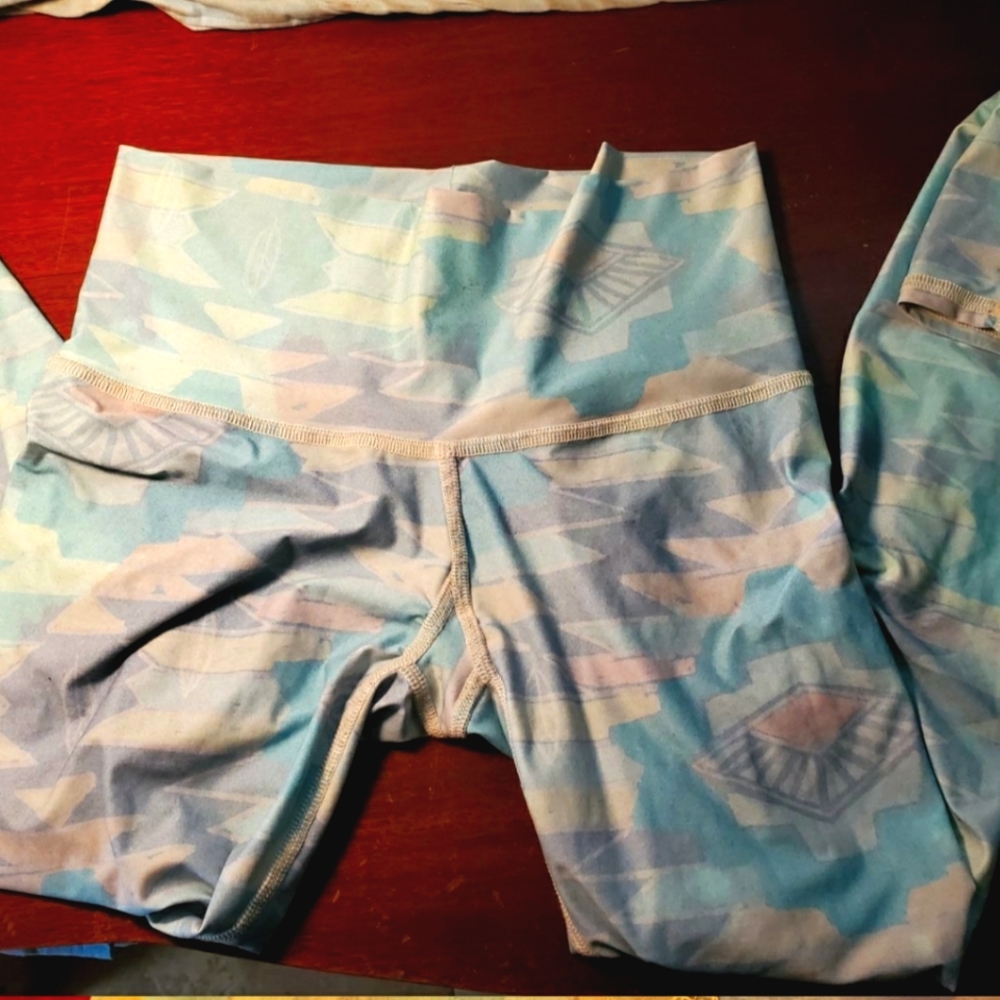 Teeki leggings small tribal print